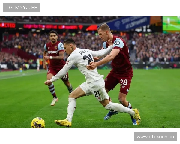 曼联进攻哑火问题显现,全队连接环节受阻,对赛季走势形成制约 曼联进攻哑火问题显现,全队连接环节受阻,对赛季走势形成制约