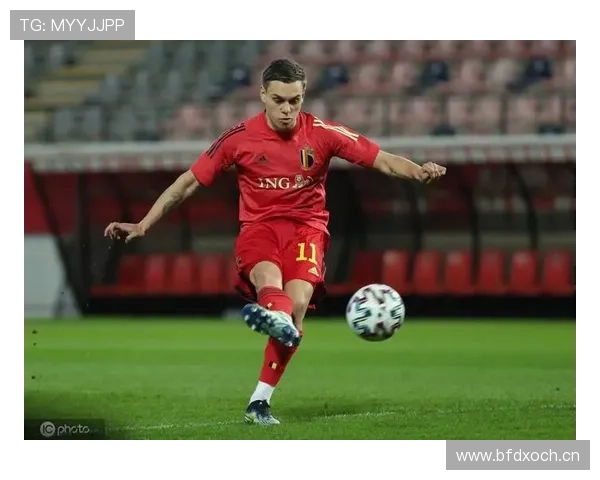 特罗萨德伪9号与边锋角色切换的战术多样性分析