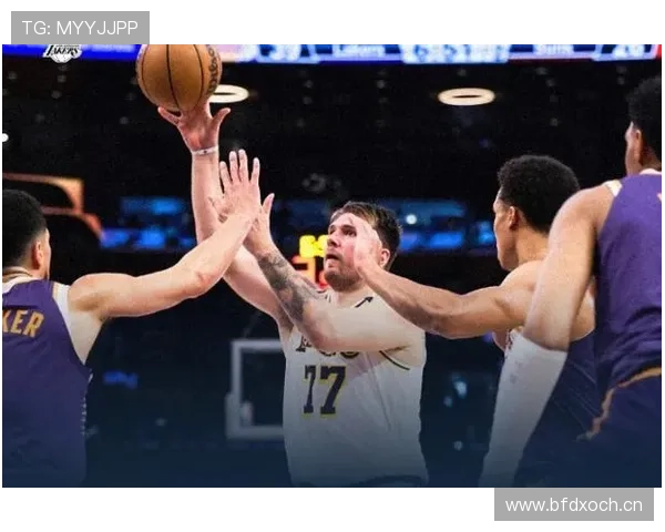 基德控场组织对比东契奇，持球突破提升球队攻防转换效率